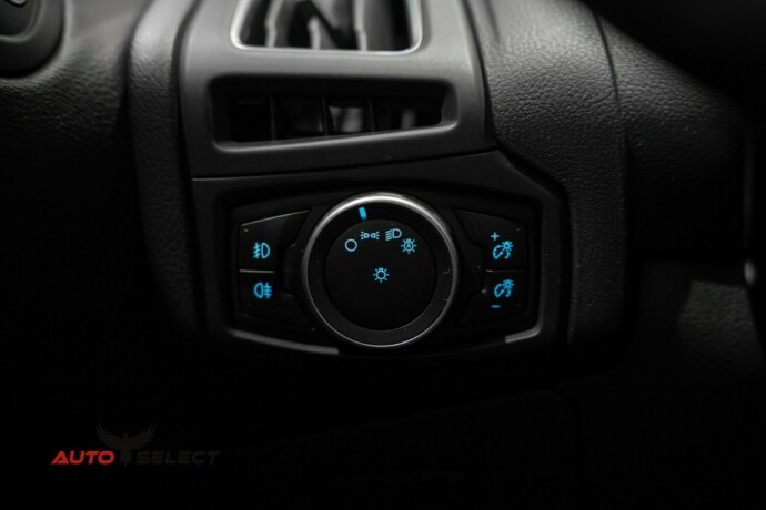 ford-focus-bensin-2016-big-29