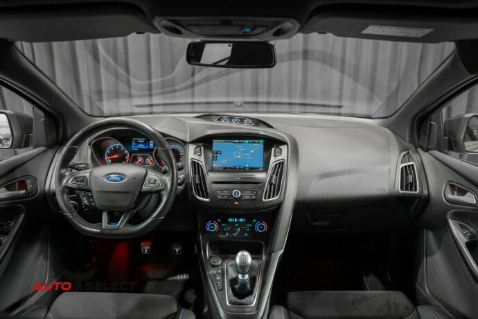 ford-focus-bensin-2016-big-34