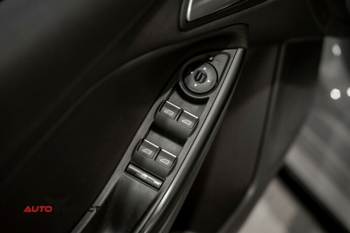 ford-focus-bensin-2016-big-23