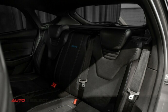 ford-focus-bensin-2016-big-18