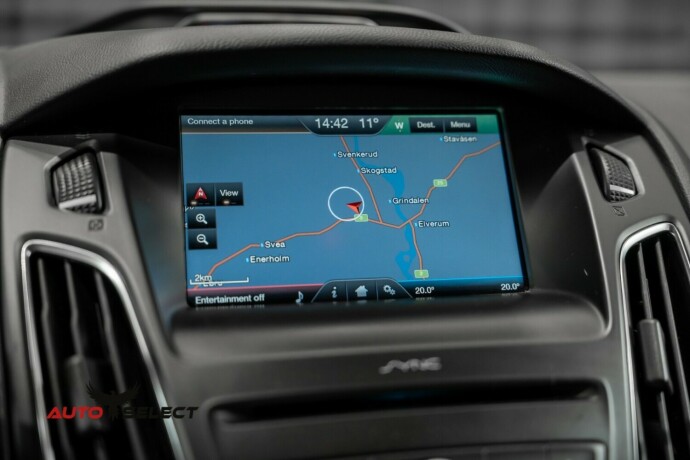 ford-focus-bensin-2016-big-40