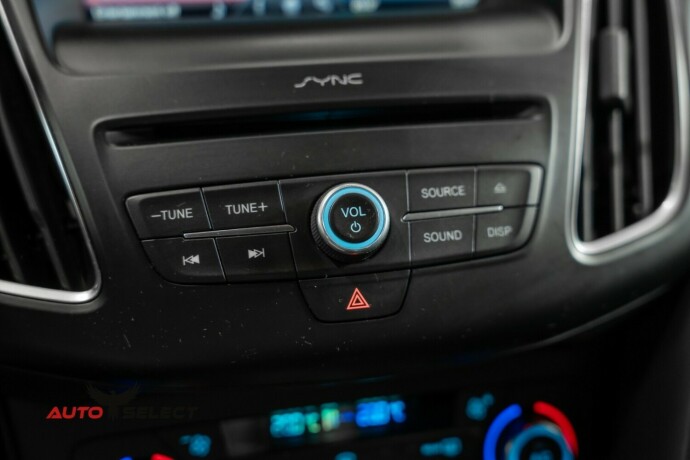 ford-focus-bensin-2016-big-36