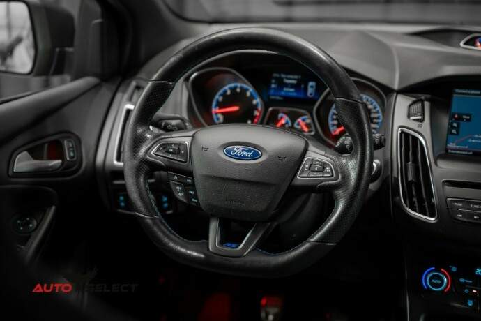 ford-focus-bensin-2016-big-26