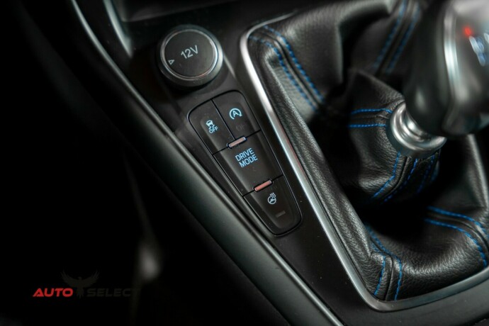 ford-focus-bensin-2016-big-39