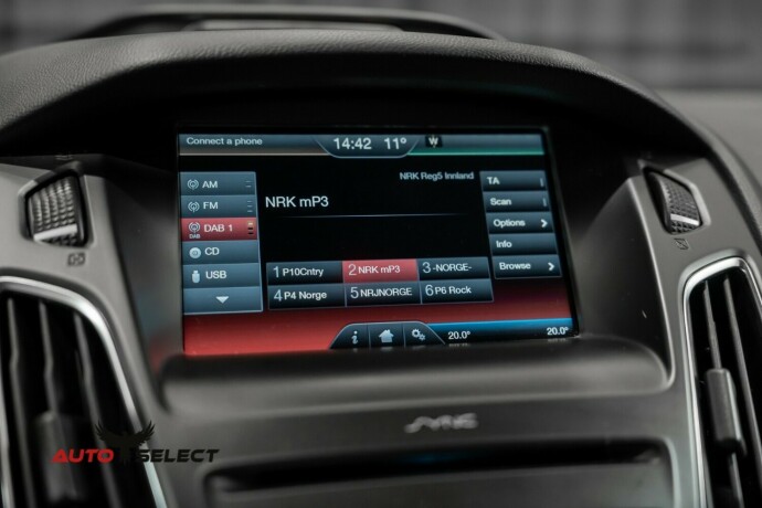 ford-focus-bensin-2016-big-45