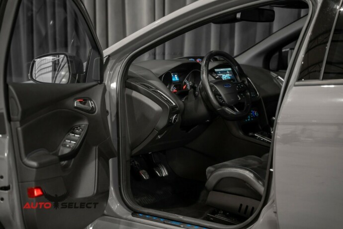 ford-focus-bensin-2016-big-22