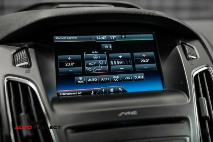 ford-focus-bensin-2016-big-44