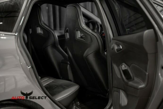 ford-focus-bensin-2016-big-15