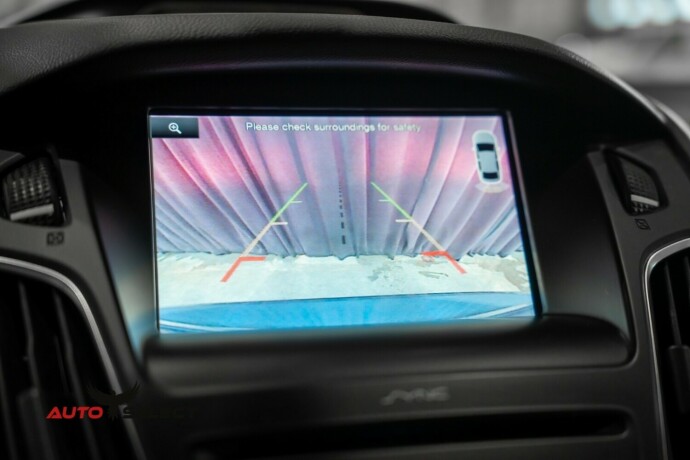 ford-focus-bensin-2016-big-48