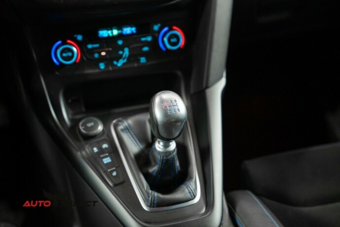 ford-focus-bensin-2016-big-38