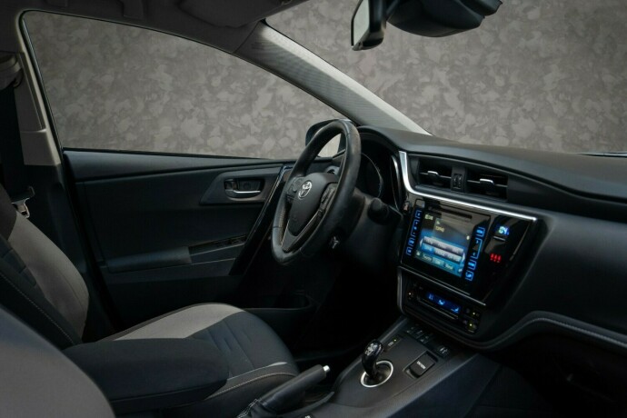 toyota-auris-elektrisitetbensin-2016-big-28