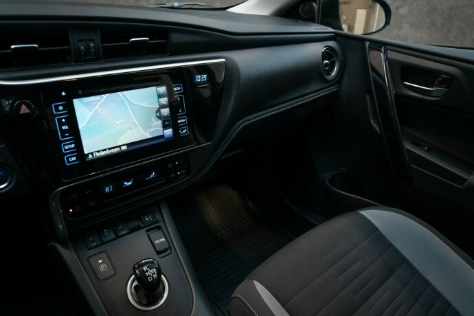 toyota-auris-elektrisitetbensin-2016-big-15