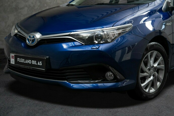 toyota-auris-elektrisitetbensin-2016-big-2