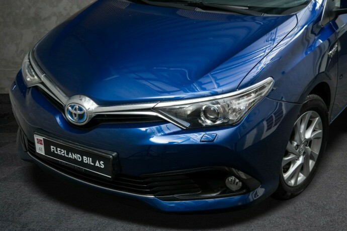 toyota-auris-elektrisitetbensin-2016-big-3
