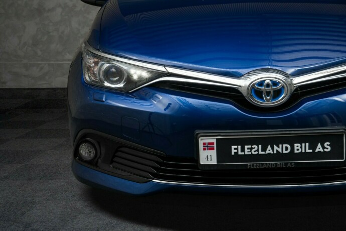 toyota-auris-elektrisitetbensin-2016-big-5