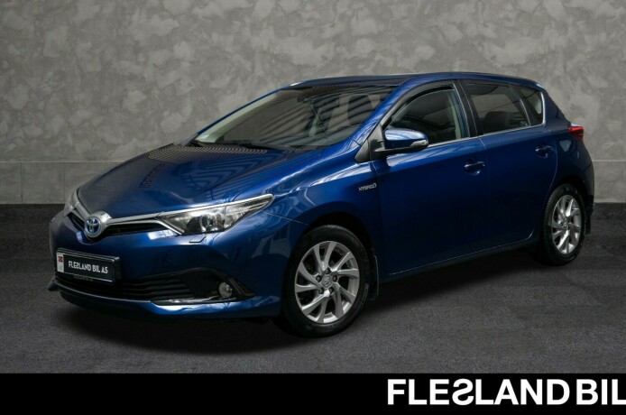 toyota-auris-elektrisitetbensin-2016-big-0