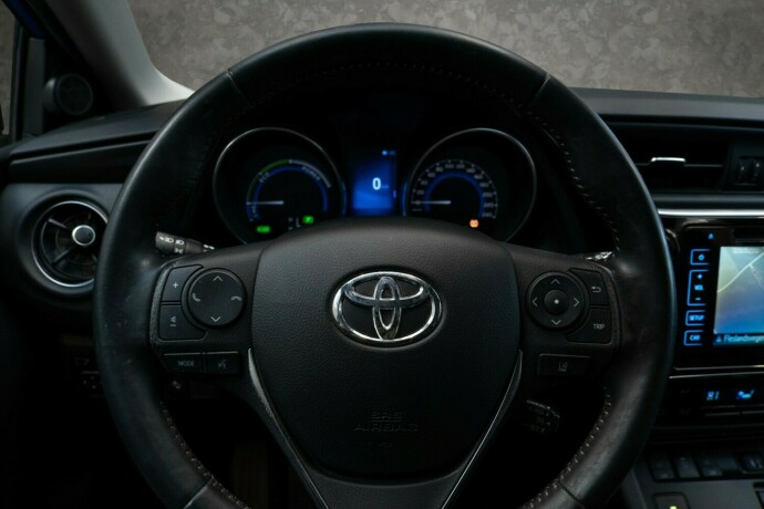 toyota-auris-elektrisitetbensin-2016-big-12