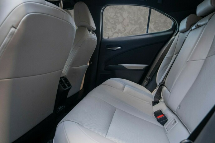 lexus-ux-elektrisitet-2021-big-26