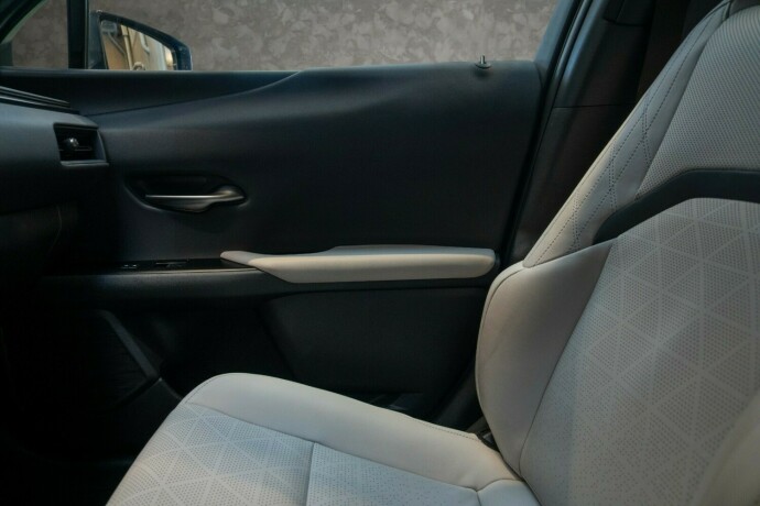 lexus-ux-elektrisitet-2021-big-16