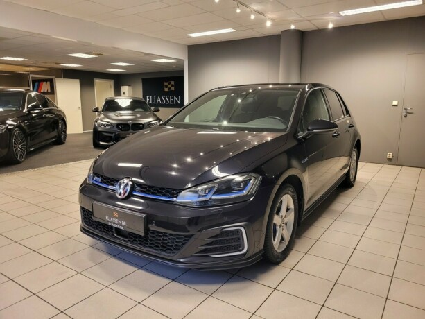 volkswagen-golf-elektrisitetbensin-2018-big-8