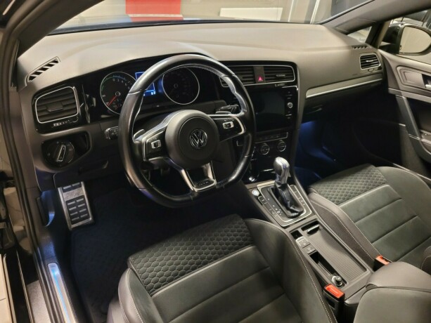 volkswagen-golf-elektrisitetbensin-2018-big-23