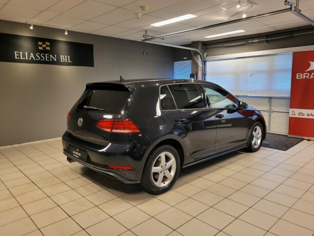 volkswagen-golf-elektrisitetbensin-2018-big-4