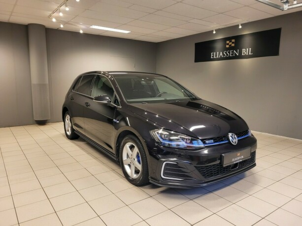 volkswagen-golf-elektrisitetbensin-2018-big-10