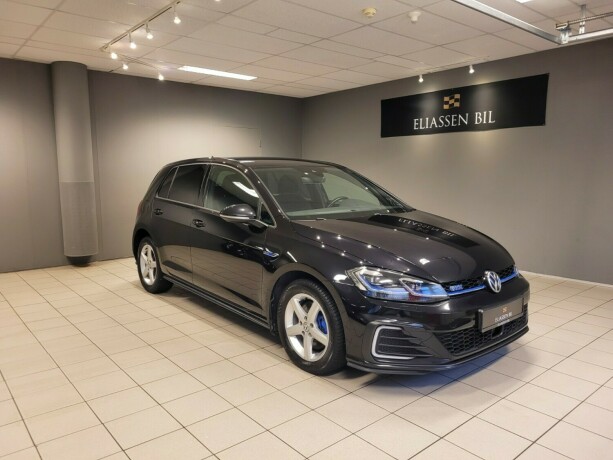 volkswagen-golf-elektrisitetbensin-2018-big-1