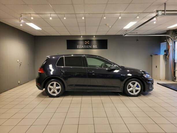 volkswagen-golf-elektrisitetbensin-2018-big-3