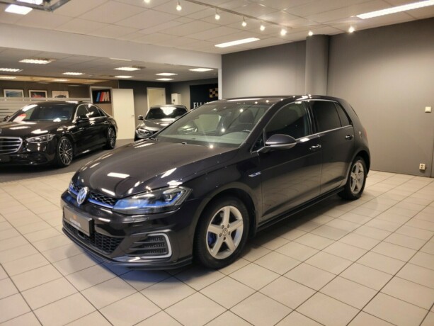 volkswagen-golf-elektrisitetbensin-2018-big-7