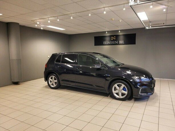 volkswagen-golf-elektrisitetbensin-2018-big-2