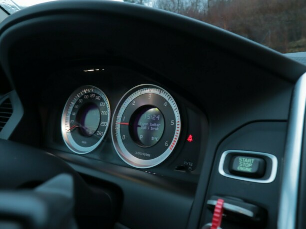 volvo-xc-60-diesel-2013-big-24