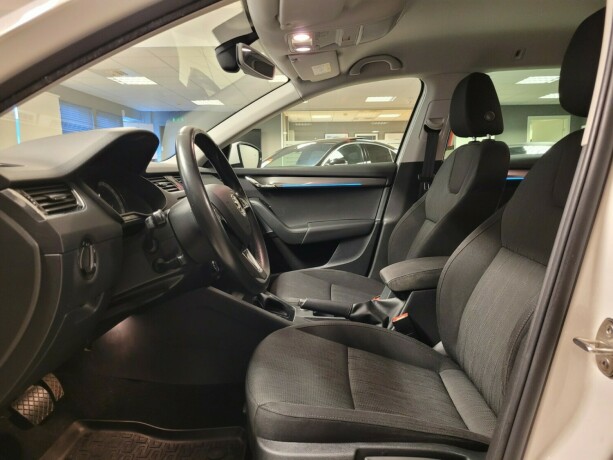 skoda-octavia-bensin-2018-big-20