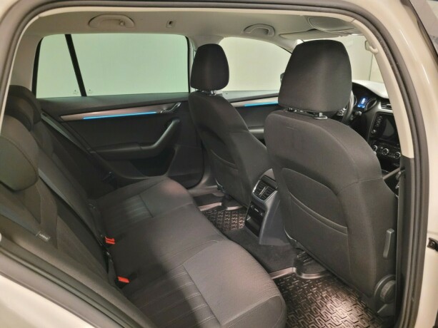 skoda-octavia-bensin-2018-big-15