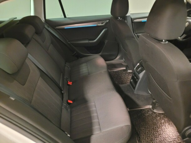 skoda-octavia-bensin-2018-big-16