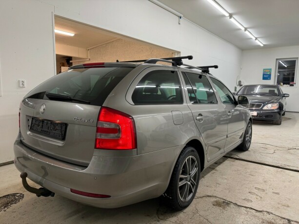 skoda-octavia-diesel-2010-big-4