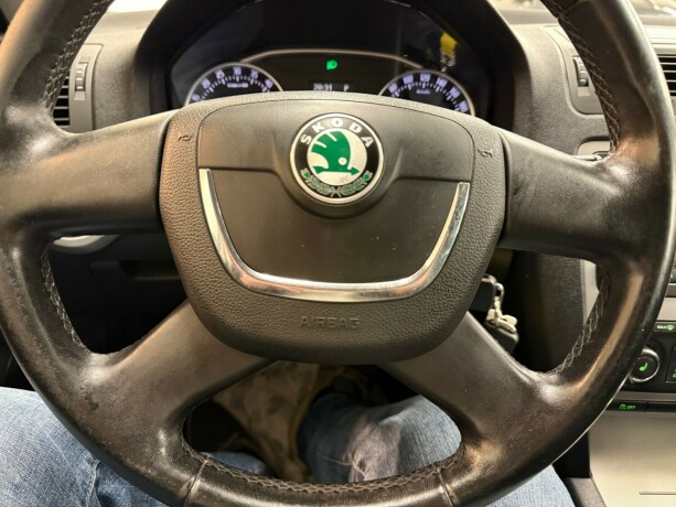 skoda-octavia-diesel-2010-big-18