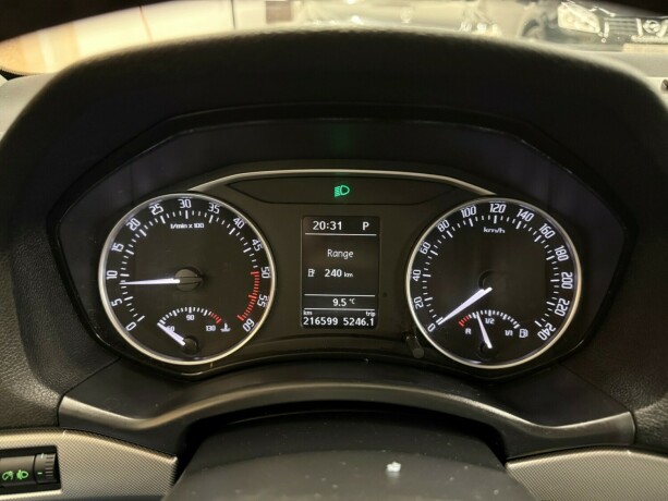 skoda-octavia-diesel-2010-big-19