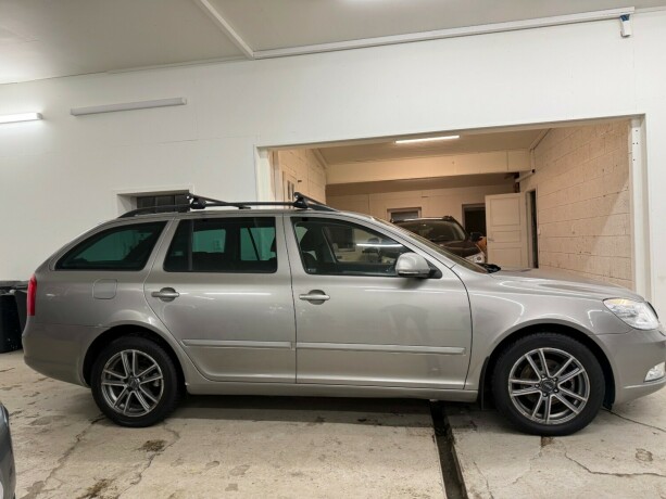 skoda-octavia-diesel-2010-big-5