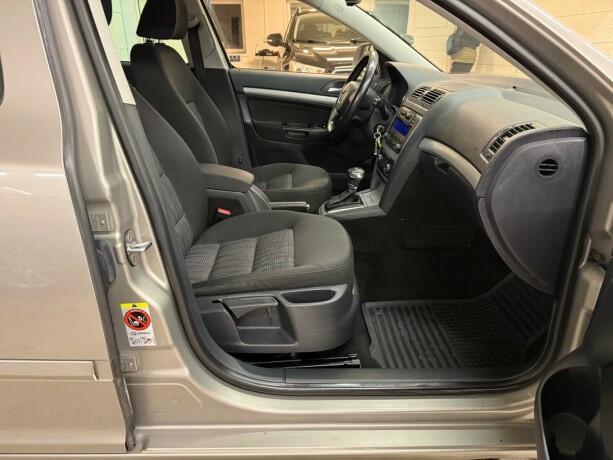 skoda-octavia-diesel-2010-big-9