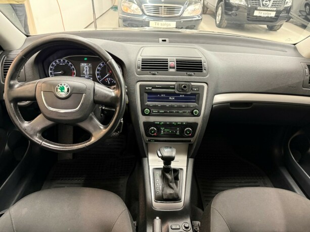 skoda-octavia-diesel-2010-big-17