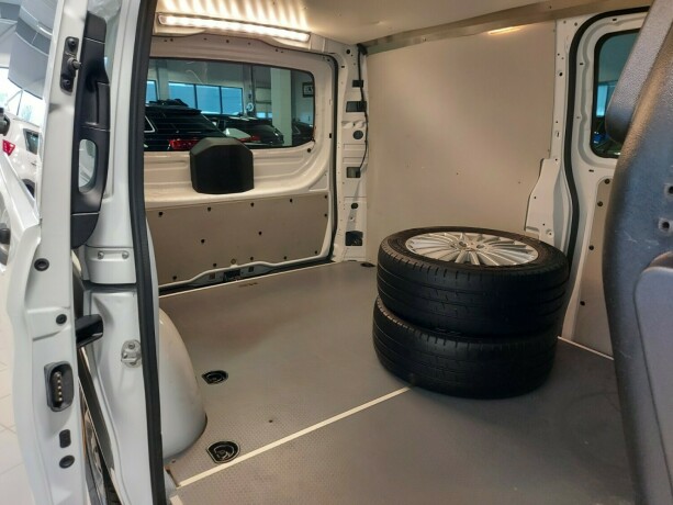 mercedes-benz-vito-diesel-2022-big-22