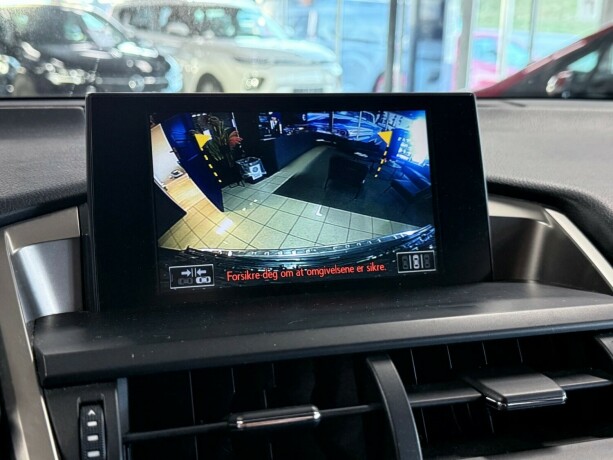 lexus-nx-300h-bensin-2015-big-28