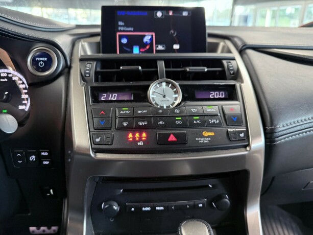 lexus-nx-300h-bensin-2015-big-26