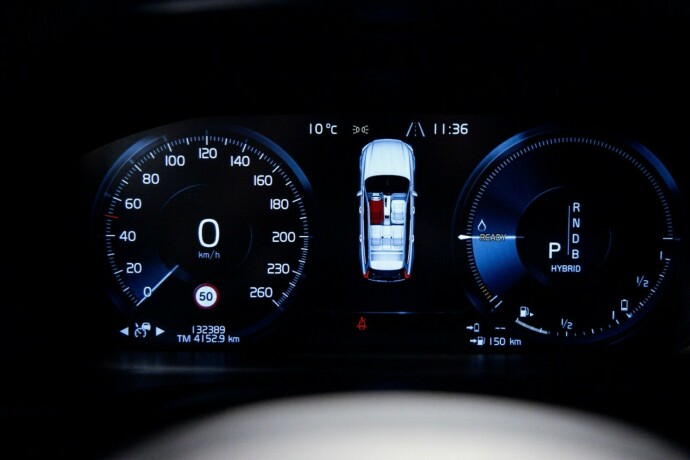 volvo-v90-elektrisitetbensin-2019-big-13