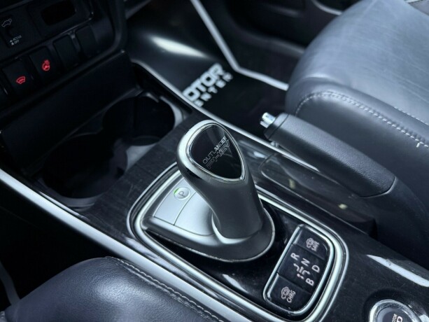 mitsubishi-outlander-elektrisitetbensin-2016-big-22