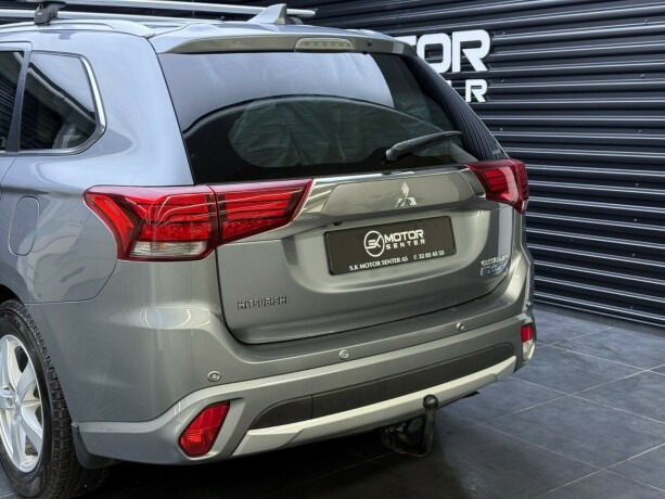 mitsubishi-outlander-elektrisitetbensin-2016-big-5