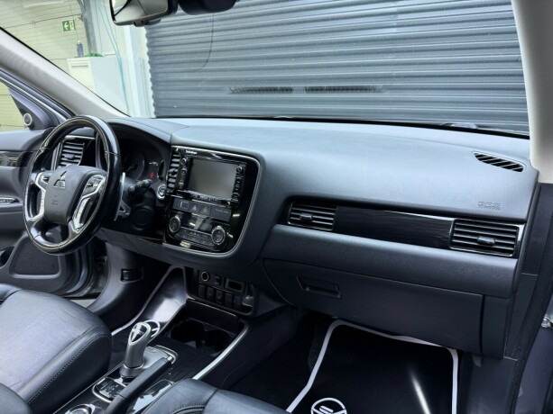 mitsubishi-outlander-elektrisitetbensin-2016-big-11