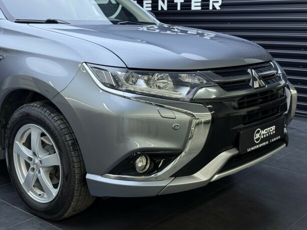 mitsubishi-outlander-elektrisitetbensin-2016-big-2