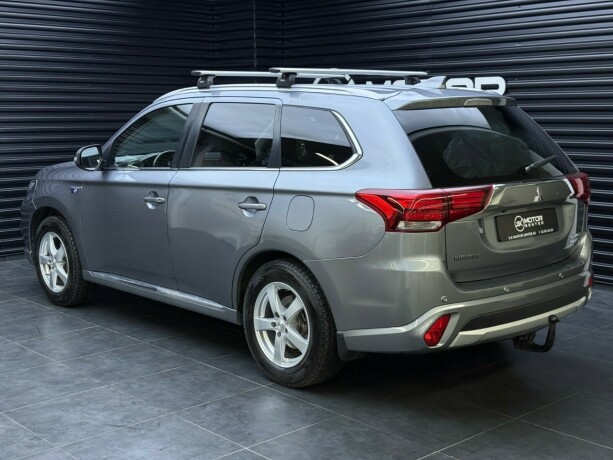 mitsubishi-outlander-elektrisitetbensin-2016-big-1